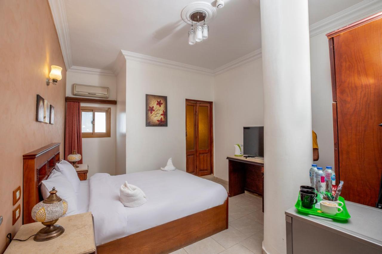 Pyramids Inn Hotel Kafrat al Jabal Exterior photo