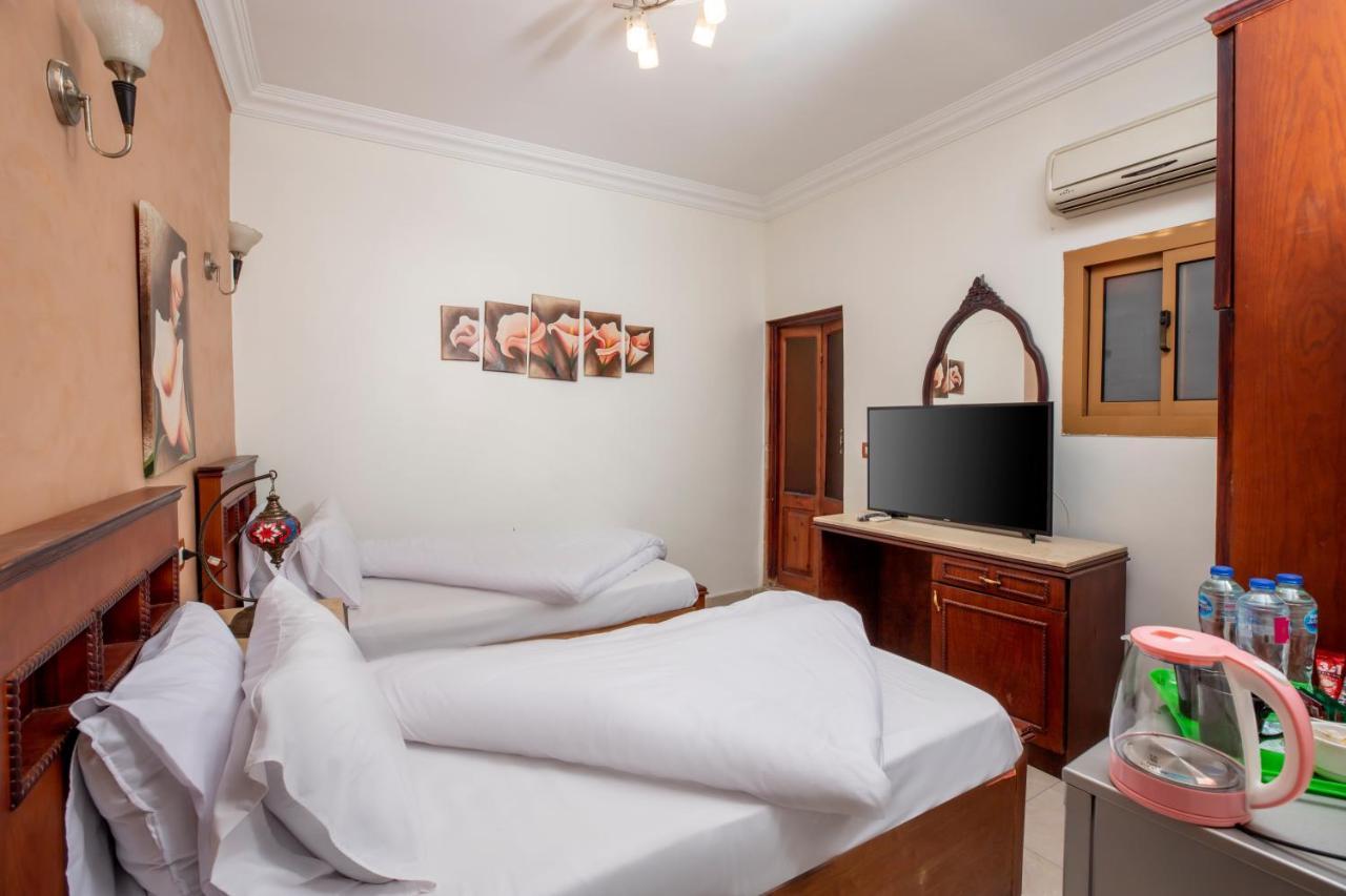 Pyramids Inn Hotel Kafrat al Jabal Exterior photo