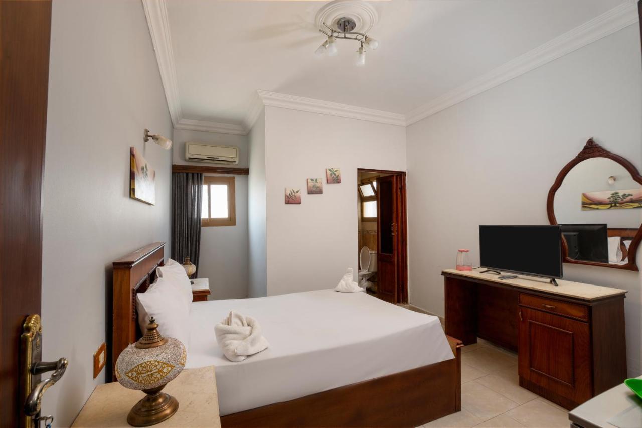Pyramids Inn Hotel Kafrat al Jabal Exterior photo