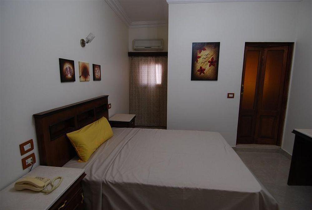Pyramids Inn Hotel Kafrat al Jabal Exterior photo